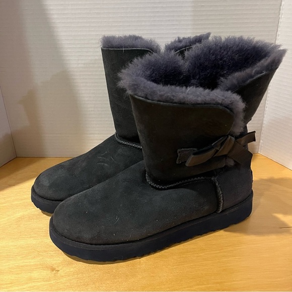 UGG Classic Knot Genuine Shearling Lined Short Boot Blue Size 9 #M1016416 - Picture 1 of 10